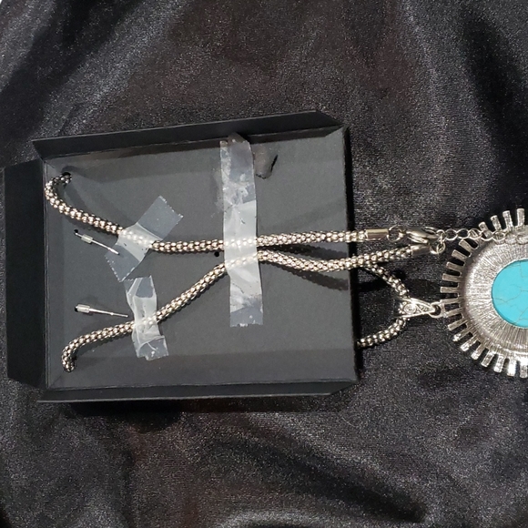 MIXIT Necklace and Earrings set - Picture 3 of 6